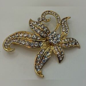 GOLDTONE RHINESTONE LARGE FLORAL BROOCH